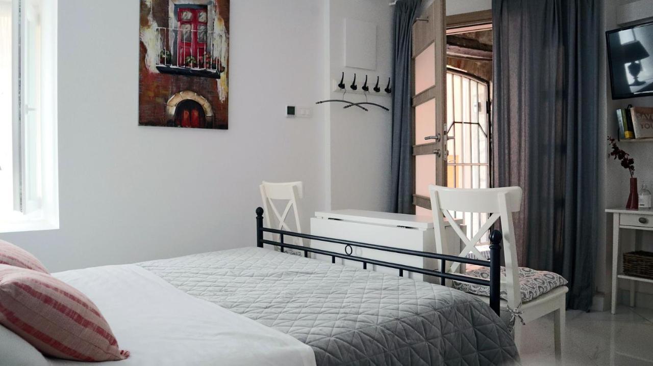 "Art Studio" Old Town Rovinj-Holiday, Optional Parking, Breakfast, Pula Aeroport Shuttl Apartment Ngoại thất bức ảnh